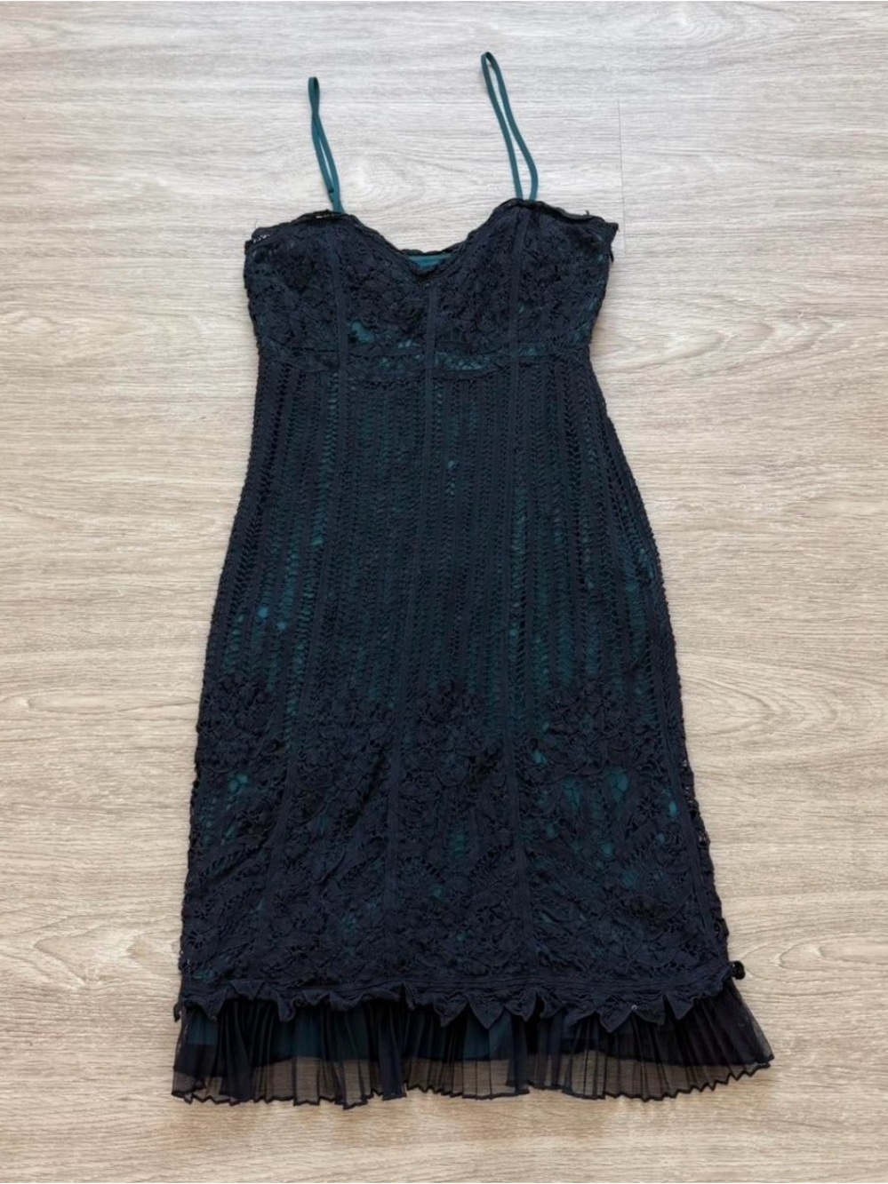 VTG Betsy Johnson black lace black over green layered effect with ruffles size 6